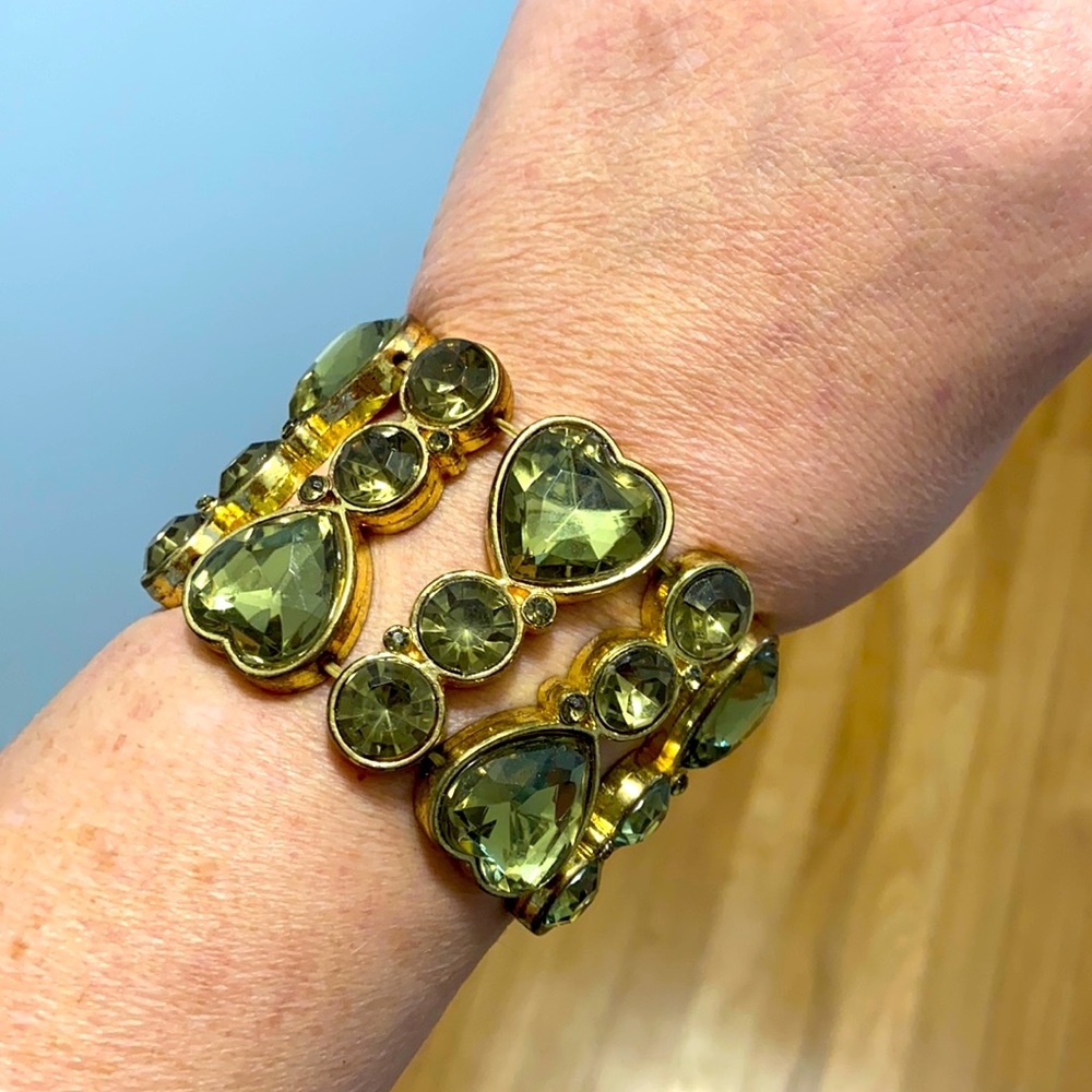 Green gem and Gold tone tone bracelet